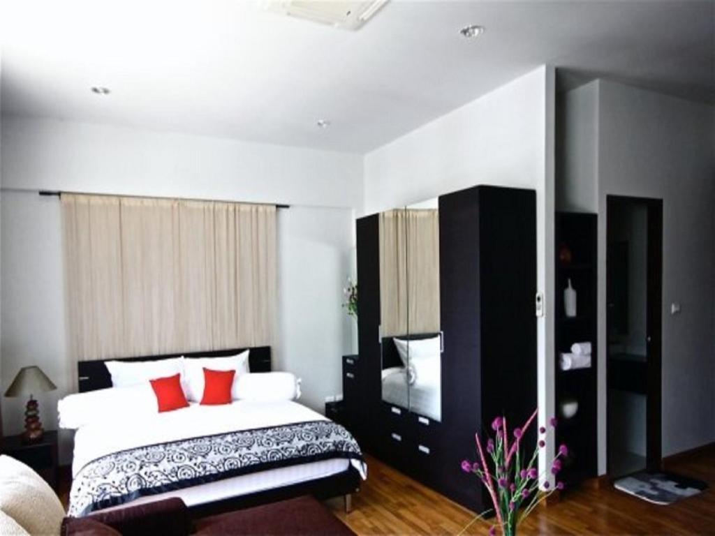 Villareal Heights Phuket Стая снимка